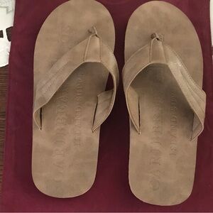 NWOT Men’s Dark Tan Flip Flops  size 8